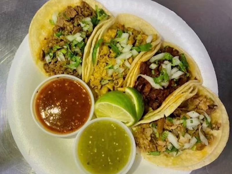 Doty's Tacos food